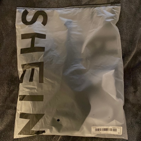 SHEIN Tie Back Crop Halter Top - Size Small - SOLD OUT on website - Picture 5 of 6